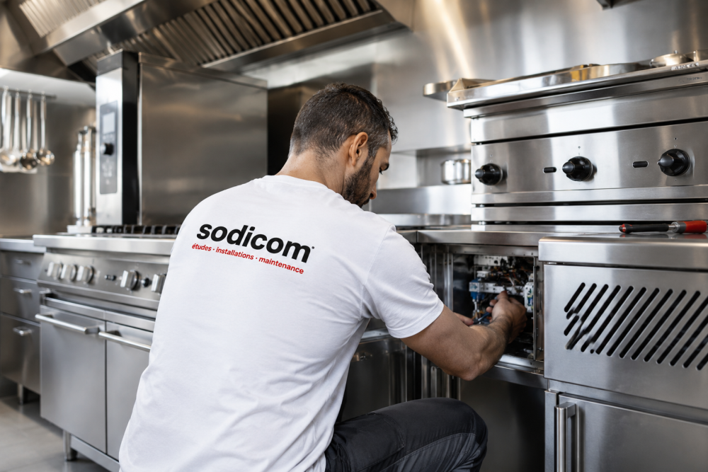 Image technicien maintenance cuisine pro